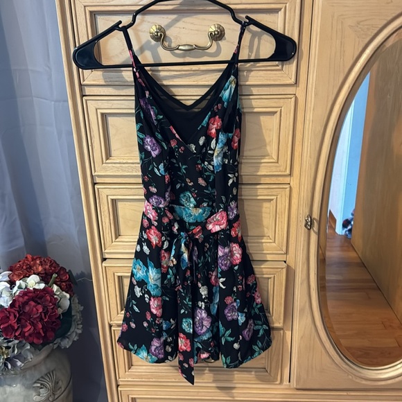 Express Romper - Picture 9 of 11